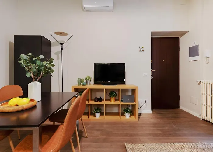 New & Cozy Apt In Porta Romana